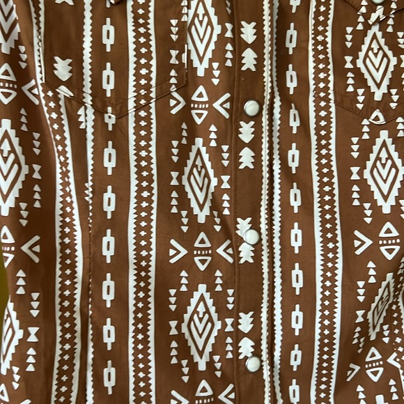 Wrangler pearl snap western shirt. Never worn! - Picture 2 of 2